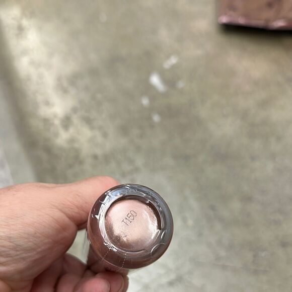 2- Revolution Molten Body Glow - Rose Gold - Picture 5 of 5